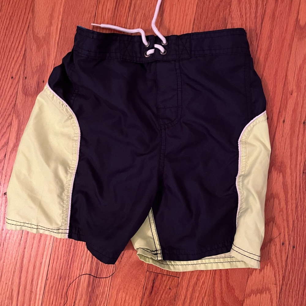 Size M (7) Osh Kosh boys swim shorts
